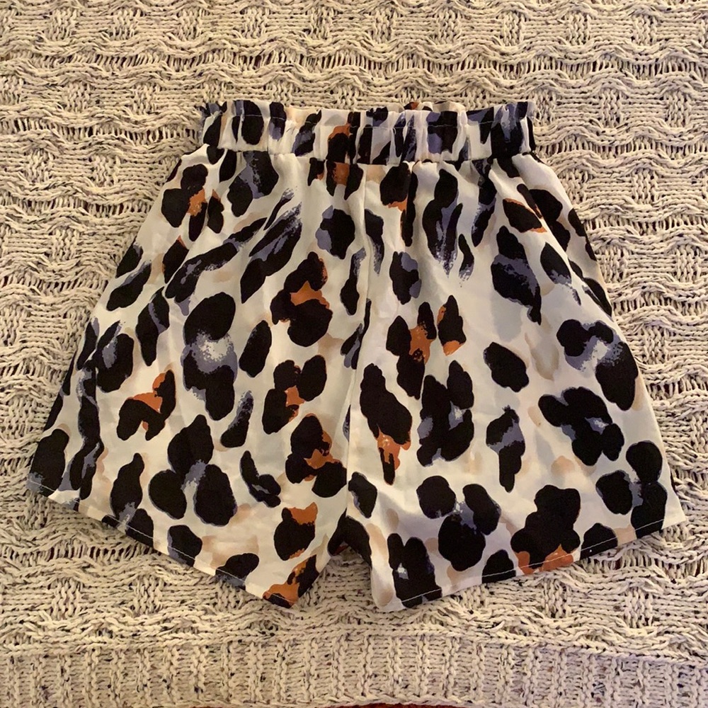 Leopard high wasted shorts